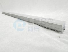 為什么線條燈硅膠燈罩擠出時要噴油？